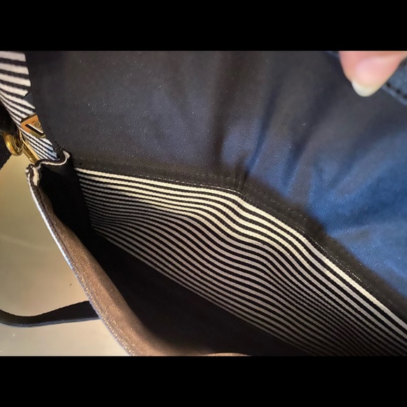 Like New! Fossil bag - Picture 13 of 15